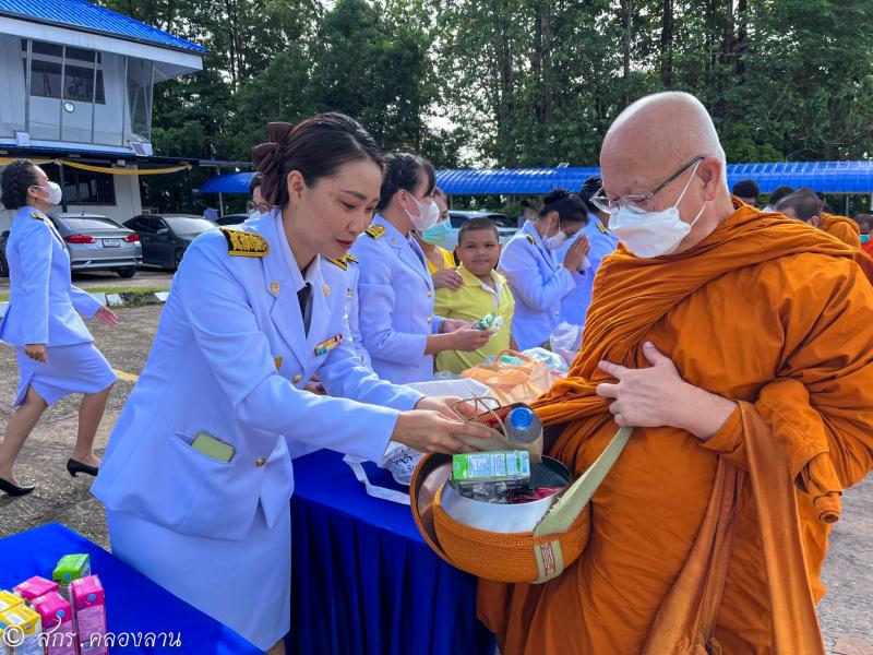 13. เฉลิมพระเกียรติพระบาทสมเด็จพระเจ้าอยู่หัว