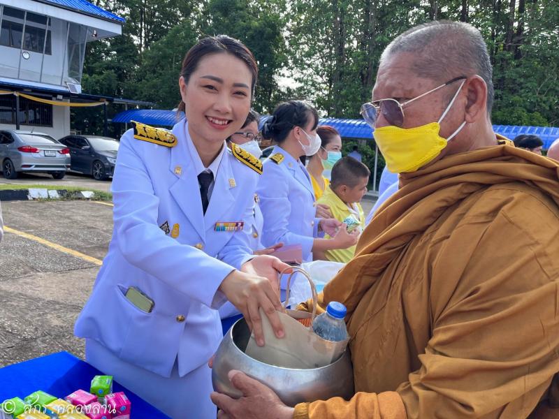 14. เฉลิมพระเกียรติพระบาทสมเด็จพระเจ้าอยู่หัว