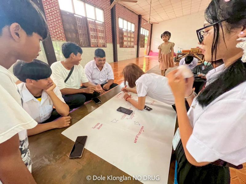 43. รณรงค์ต่อต้านยาเสพติด