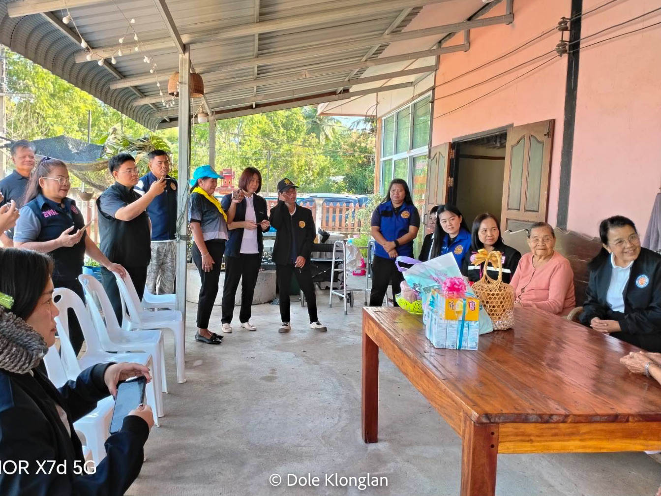 สวัสดีปีใหม่ ผู้สูงอายุ 100 ปี