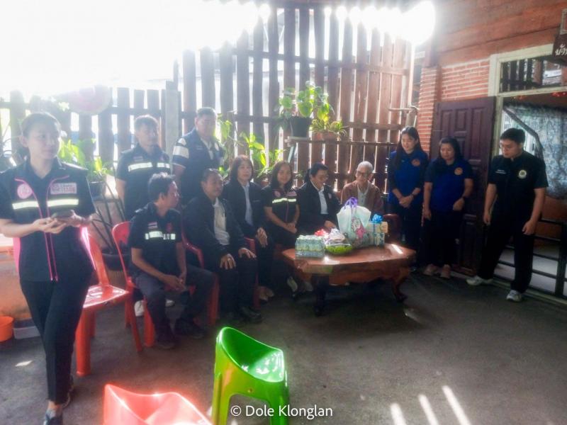 1. เยี่ยมผู้สูงอายุ