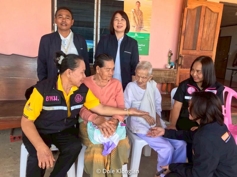 10. สวัสดีปีใหม่ ผู้สูงอายุ 100 ปี