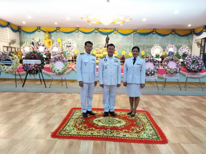 6. ร่วมพิธีทำบุญตักบาตรข้าวสารอาหารแห้ง วางพวงมาลาและจุดเทียนชัยถวายพระพรเนื่องในวันคล้ายวันสวรรคตพระบาทสมเด็จพระจุลจอมเกล้าเจ้าอยู่หัว 