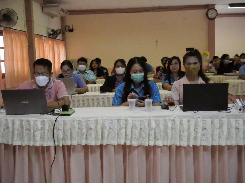 15. รู้ทันสื่อเทคโนโลยี แถมมีรายได้