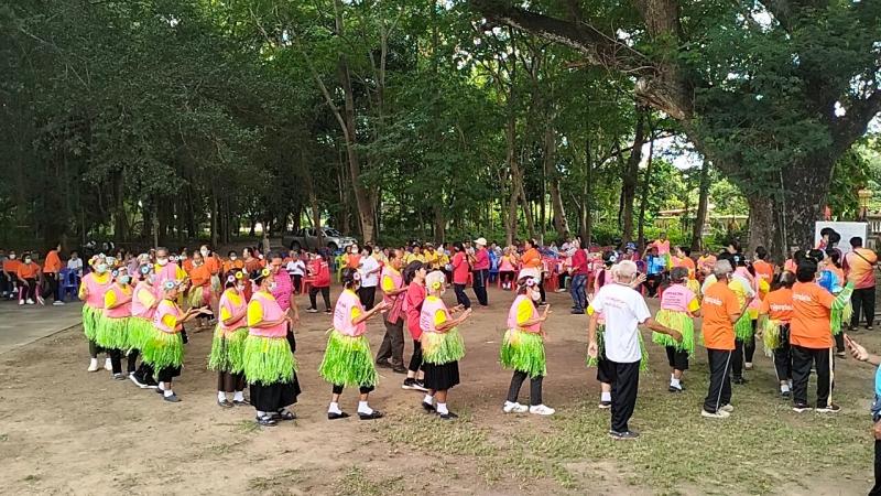 10. สกร.อำเภอบึงสามัคคี ประสานพลังเครือข่ายสาธารณสุข ร้อง เต้น เล่น กีฬา