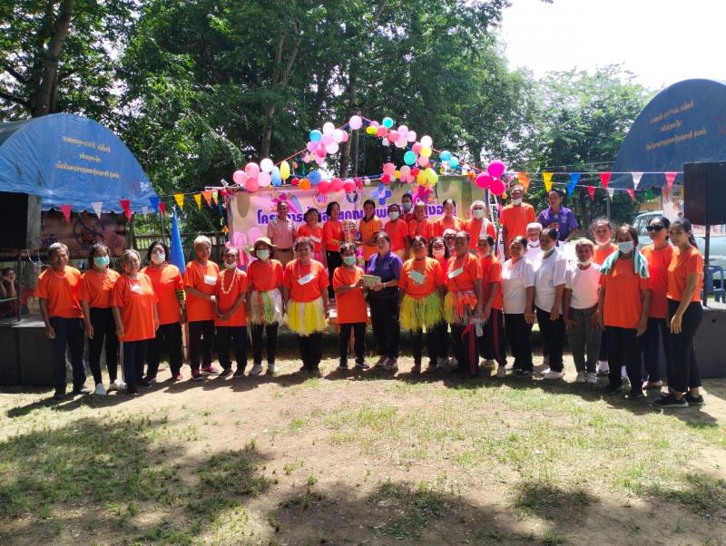 11. สกร.อำเภอบึงสามัคคี ประสานพลังเครือข่ายสาธารณสุข ร้อง เต้น เล่น กีฬา