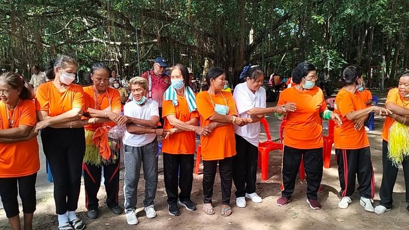 15. สกร.อำเภอบึงสามัคคี ประสานพลังเครือข่ายสาธารณสุข ร้อง เต้น เล่น กีฬา