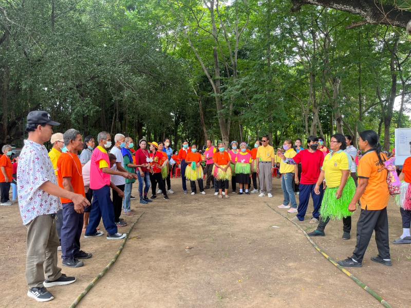 21. สกร.อำเภอบึงสามัคคี ประสานพลังเครือข่ายสาธารณสุข ร้อง เต้น เล่น กีฬา