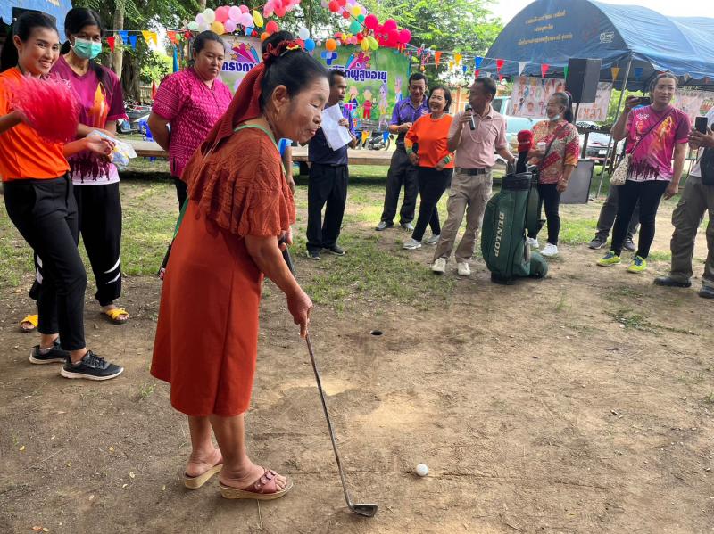 24. สกร.อำเภอบึงสามัคคี ประสานพลังเครือข่ายสาธารณสุข ร้อง เต้น เล่น กีฬา