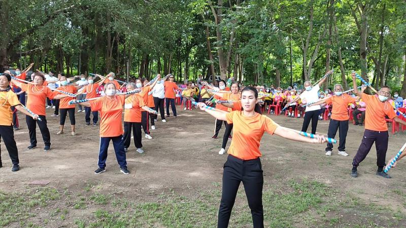 30. สกร.อำเภอบึงสามัคคี ประสานพลังเครือข่ายสาธารณสุข ร้อง เต้น เล่น กีฬา