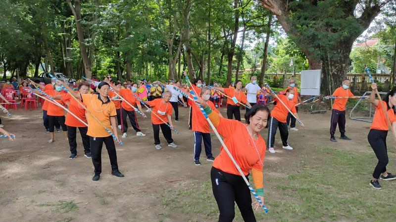 32. สกร.อำเภอบึงสามัคคี ประสานพลังเครือข่ายสาธารณสุข ร้อง เต้น เล่น กีฬา