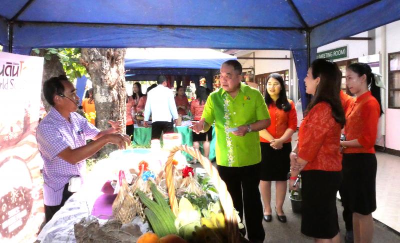 8. สกร.อำเภอบึงสามัคคี ร่วมต้อนรับผู้ตรวจราชการ ศธ. (ดร.สุรศักดิ์ อินศรีไกร) 