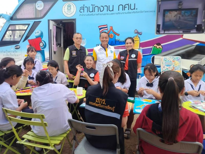 25. หน่วยบำบัดทุกข์ บำรุงสุข สร้างรอยยิ้มให้กับประชาชน