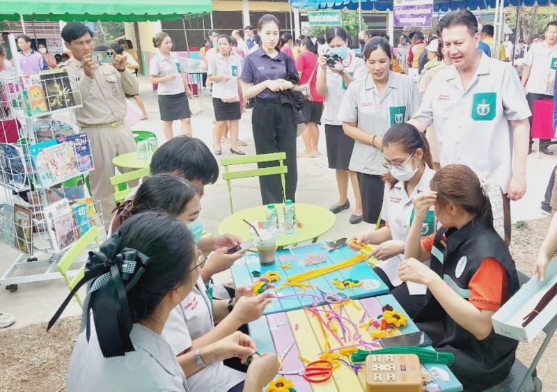 27. หน่วยบำบัดทุกข์ บำรุงสุข สร้างรอยยิ้มให้กับประชาชน