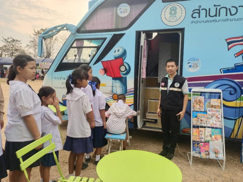 35. หน่วยบำบัดทุกข์ บำรุงสุข สร้างรอยยิ้มให้กับประชาชน