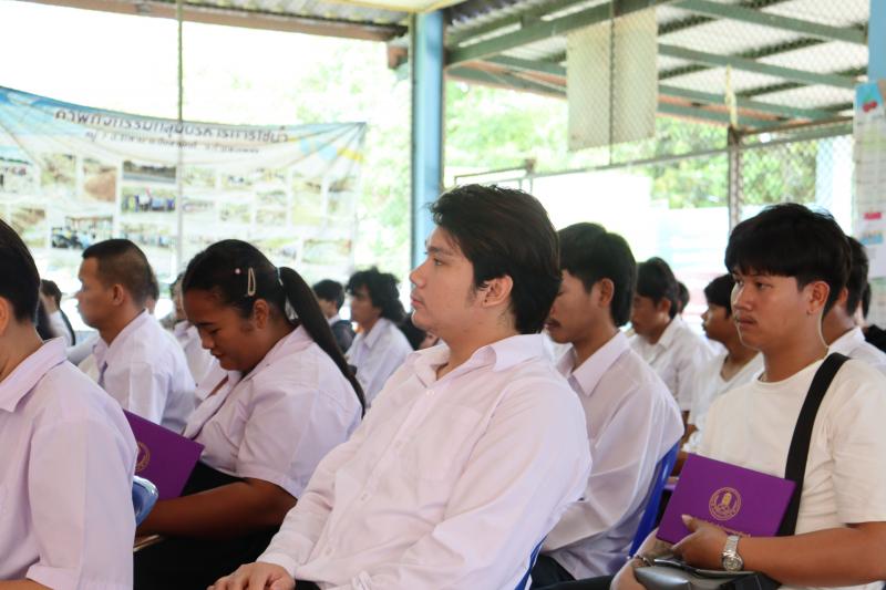 38. ปฐมนิเทศนักศึกษา และร่วมแสดงความยินดีกับนักศึกษาที่สำเร็จการศึกษา