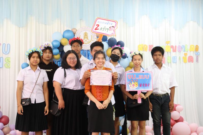 42. ปฐมนิเทศนักศึกษา และร่วมแสดงความยินดีกับนักศึกษาที่สำเร็จการศึกษา