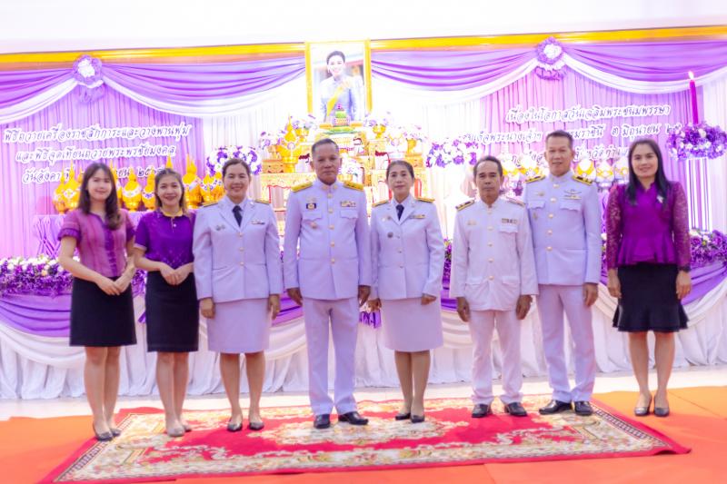 15. เข้าร่วมกิจกรรมทำบุญตักบาตรและวางพานพุ่มเฉลิมพระเกียรติสมเด็จพระราชินีฯ