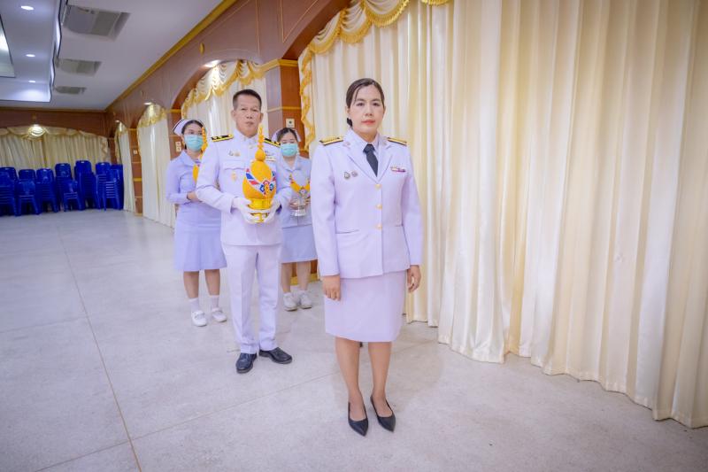 16. เข้าร่วมกิจกรรมทำบุญตักบาตรและวางพานพุ่มเฉลิมพระเกียรติสมเด็จพระราชินีฯ