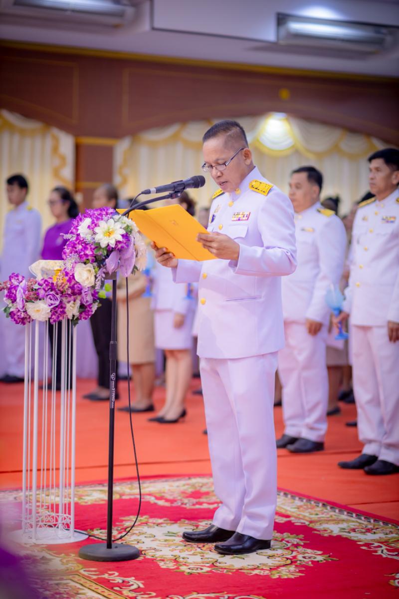 17. เข้าร่วมกิจกรรมทำบุญตักบาตรและวางพานพุ่มเฉลิมพระเกียรติสมเด็จพระราชินีฯ