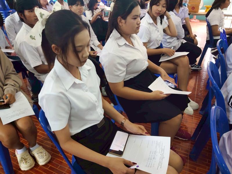 6. ยินดีกับนักศึกษาที่สำเร็จการศึกษา