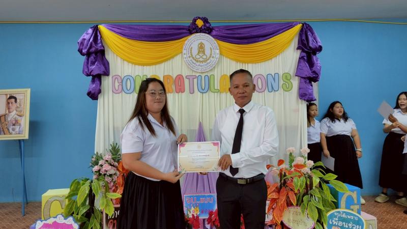 12. ยินดีกับนักศึกษาที่สำเร็จการศึกษา