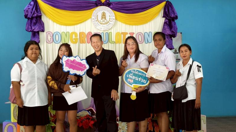 30. ยินดีกับนักศึกษาที่สำเร็จการศึกษา