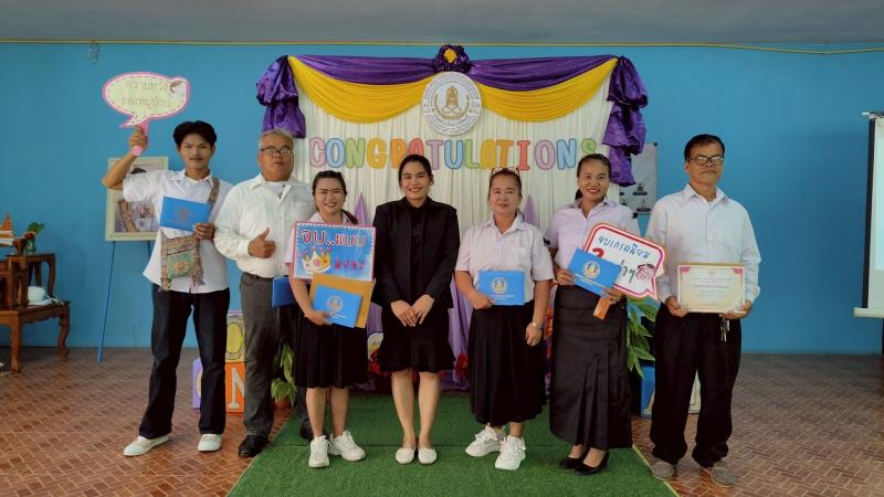 36. ยินดีกับนักศึกษาที่สำเร็จการศึกษา