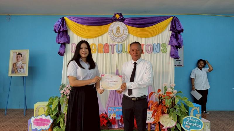 38. ยินดีกับนักศึกษาที่สำเร็จการศึกษา