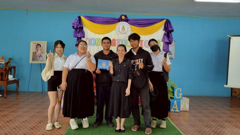 48. ยินดีกับนักศึกษาที่สำเร็จการศึกษา