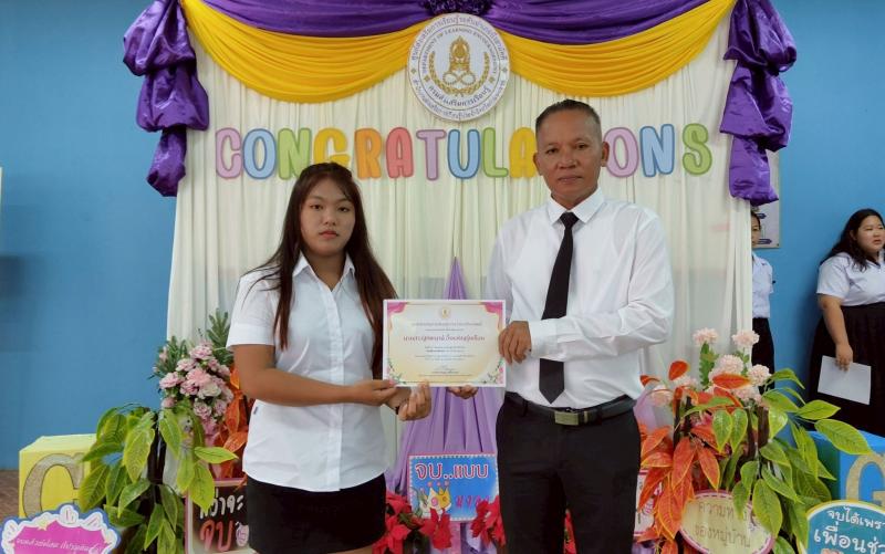 49. ยินดีกับนักศึกษาที่สำเร็จการศึกษา