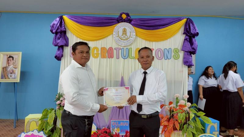 51. ยินดีกับนักศึกษาที่สำเร็จการศึกษา