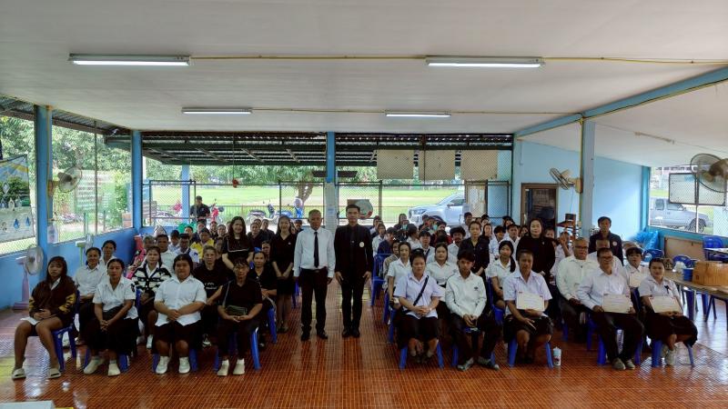 52. ยินดีกับนักศึกษาที่สำเร็จการศึกษา