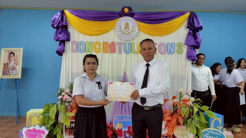 55. ยินดีกับนักศึกษาที่สำเร็จการศึกษา