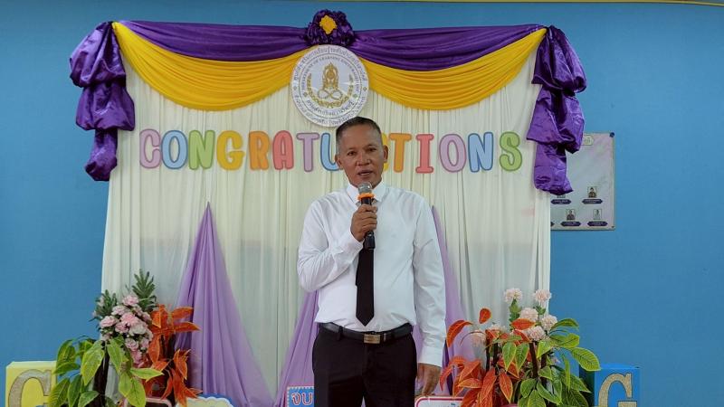 2. ยินดีกับนักศึกษาที่สำเร็จการศึกษา