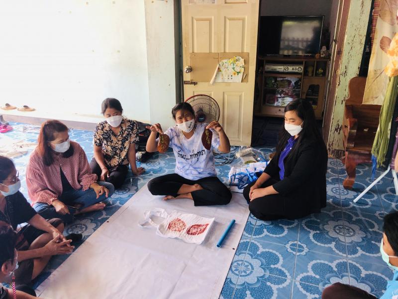 47. หลักสูตรระยะสั้น การทำผ้าพิมพ์ลายใบไม้ จำนวน 31 ชั่วโมง