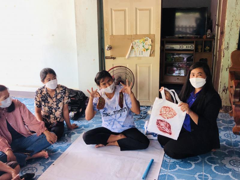 48. หลักสูตรระยะสั้น การทำผ้าพิมพ์ลายใบไม้ จำนวน 31 ชั่วโมง