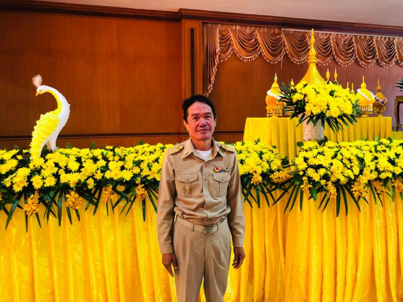 1. วางพานพุ่ม