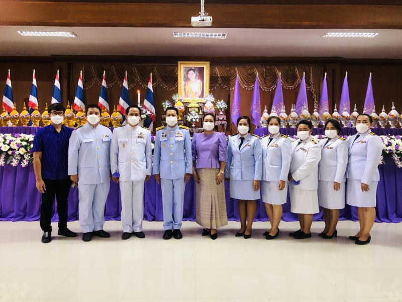 2. วันเฉลิมพระชนมพรรษา 3 มิถุนายน 2565 พิธีถวายราชสักการะและวางพานพุ่ม และพิธีจุดเทียนถวายพระพรชัยมงคล