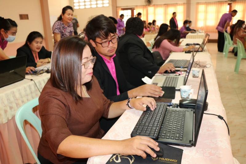 4. โครงการพัฒนาบุคลากรสร้างสื่อการสอนโดยใช้ Prezi สำหรับครู กศน.จังหวัดกำแพงเพชร
