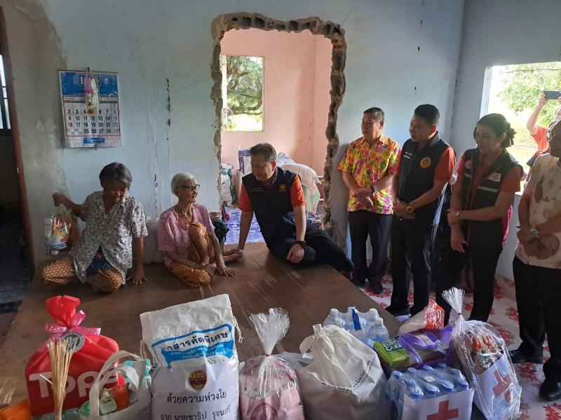 4. เยี่ยมบ้านผู้สูงอายุ 100 ปี