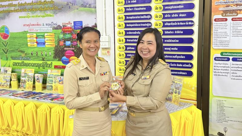 10. ศูนย์ส่งเสริมการเรียนรู้ระดับอำเภอคลองขลุง ประชุมประจำเดือน พร้อมมอบเกียรติบัตรเชิดชูเกียรติบุคลากร 