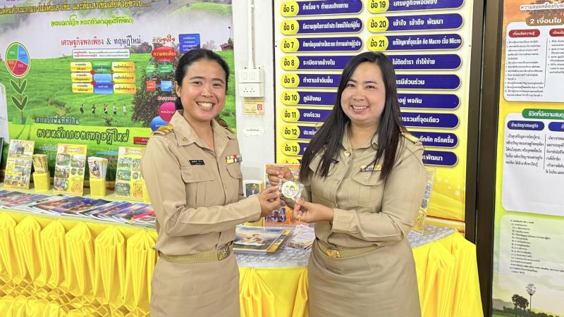 12. ศูนย์ส่งเสริมการเรียนรู้ระดับอำเภอคลองขลุง ประชุมประจำเดือน พร้อมมอบเกียรติบัตรเชิดชูเกียรติบุคลากร 