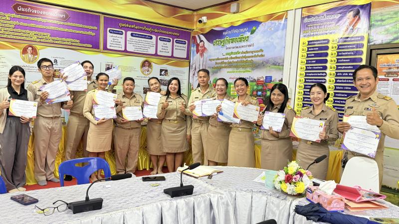 39. ศูนย์ส่งเสริมการเรียนรู้ระดับอำเภอคลองขลุง ประชุมประจำเดือน พร้อมมอบเกียรติบัตรเชิดชูเกียรติบุคลากร 