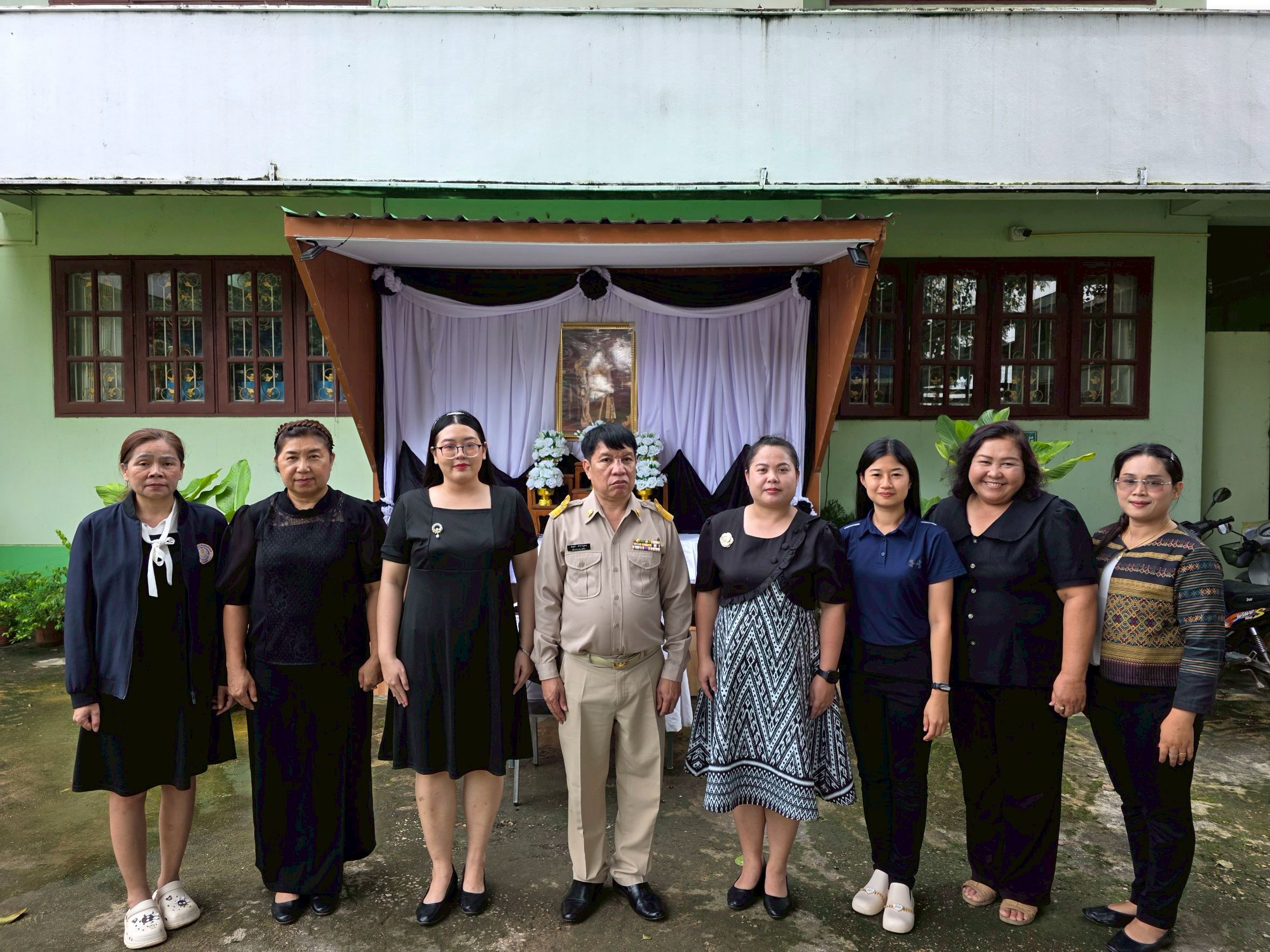 สกร.ระดับอำเภอโกสัมพีนคร และบุคลากร ร่วมลงนามถวายความอาลัยต่อสมเด็จพระนางเจ้าสิริกิติ์ พระบรมราชินีนาถ พระบรมราชชนนีพันปีหลวง สกร.ระดับอำเภอโกสัมพีนคร และบุคลากร ร่วมลงนามถวายความอาลัยต่อสมเด็จพระนางเจ้าสิริกิติ์ พระบรมราชินีนาถ พระบรมราชชนนีพันปีหลวง