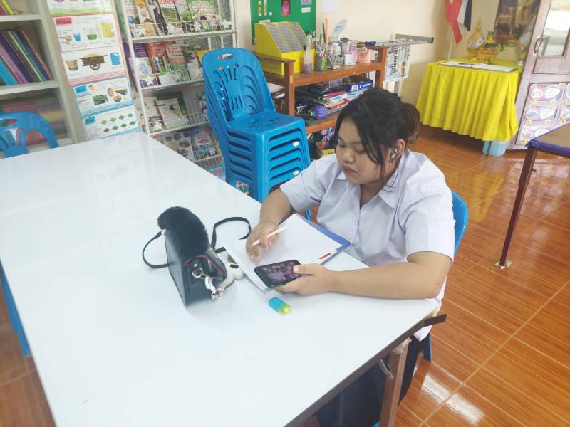 3. พบกลุ่มนักศึกษาลานดอกไม้ตก เรียนรู้ทักษะพื้นฐานการใช้ภาษาอังกฤษ วันสำคัญวันรัฐธรรมนูญ  