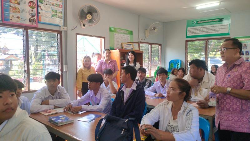 5. พบกลุ่มนักศึกษา ศกร.ตำบลเพชรชมภู 