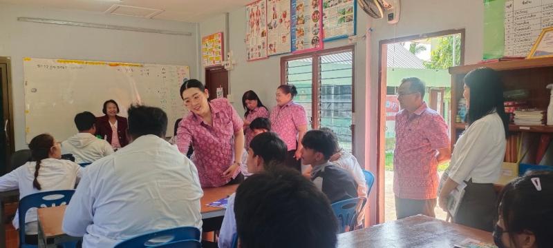 9. พบกลุ่มนักศึกษา ศกร.ตำบลเพชรชมภู 