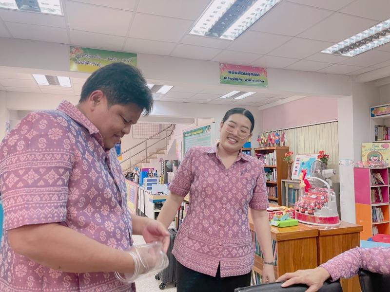 12. กิจกรรมมอบความสุขแด่ครูในวันปีใหม่ 2568