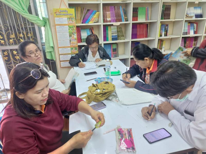 2. พบกลุ่มนักศึกษาลานดอกไม้ตก เรียนรู้หลักปรัชญาของเศรษฐกิจพอเพียงฯ